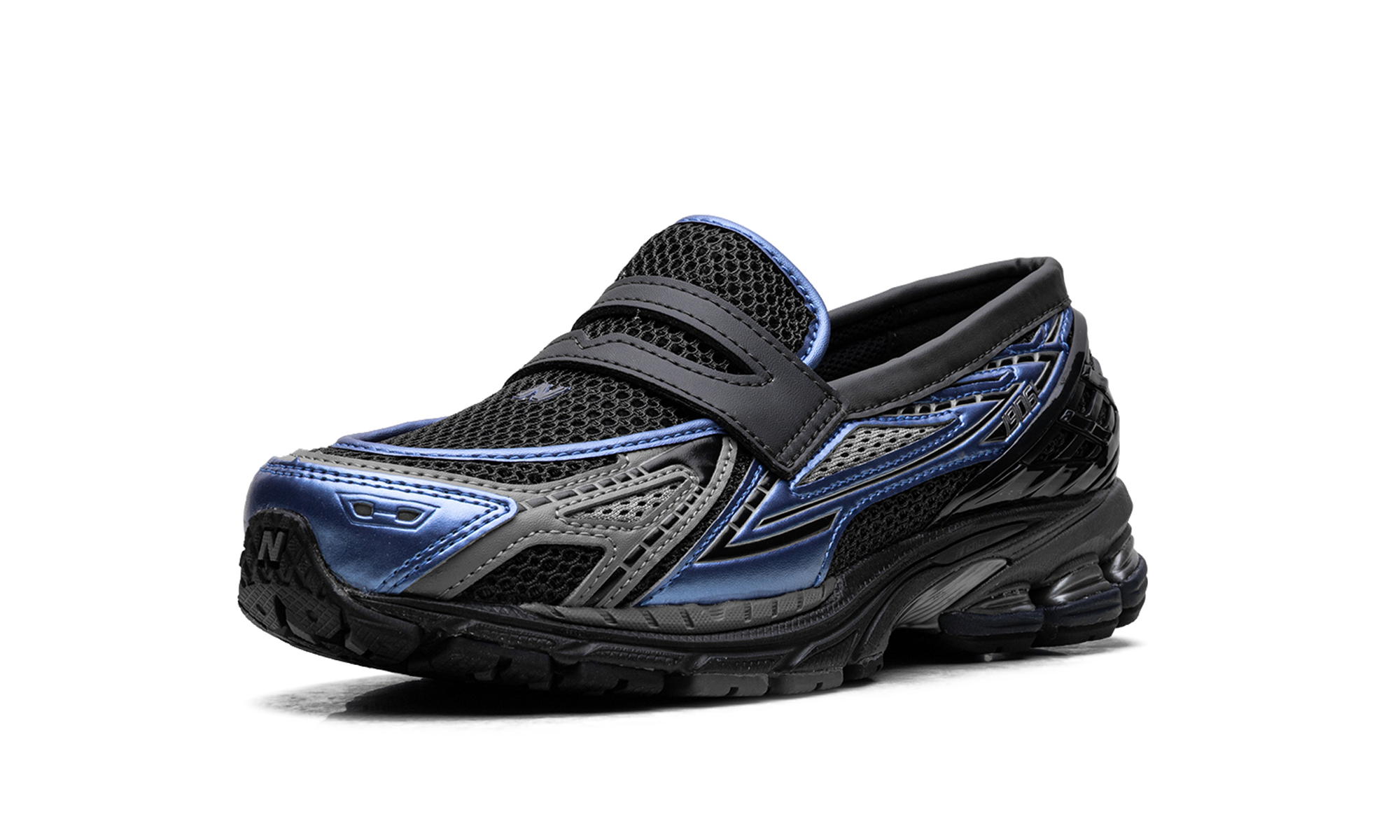 1906l "Black Cement / Blue Gemstone"