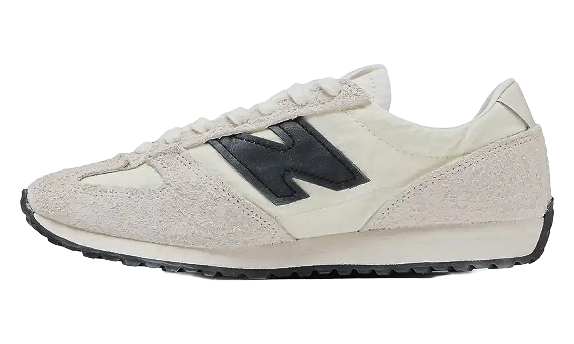 471 "Linen Angora Black"