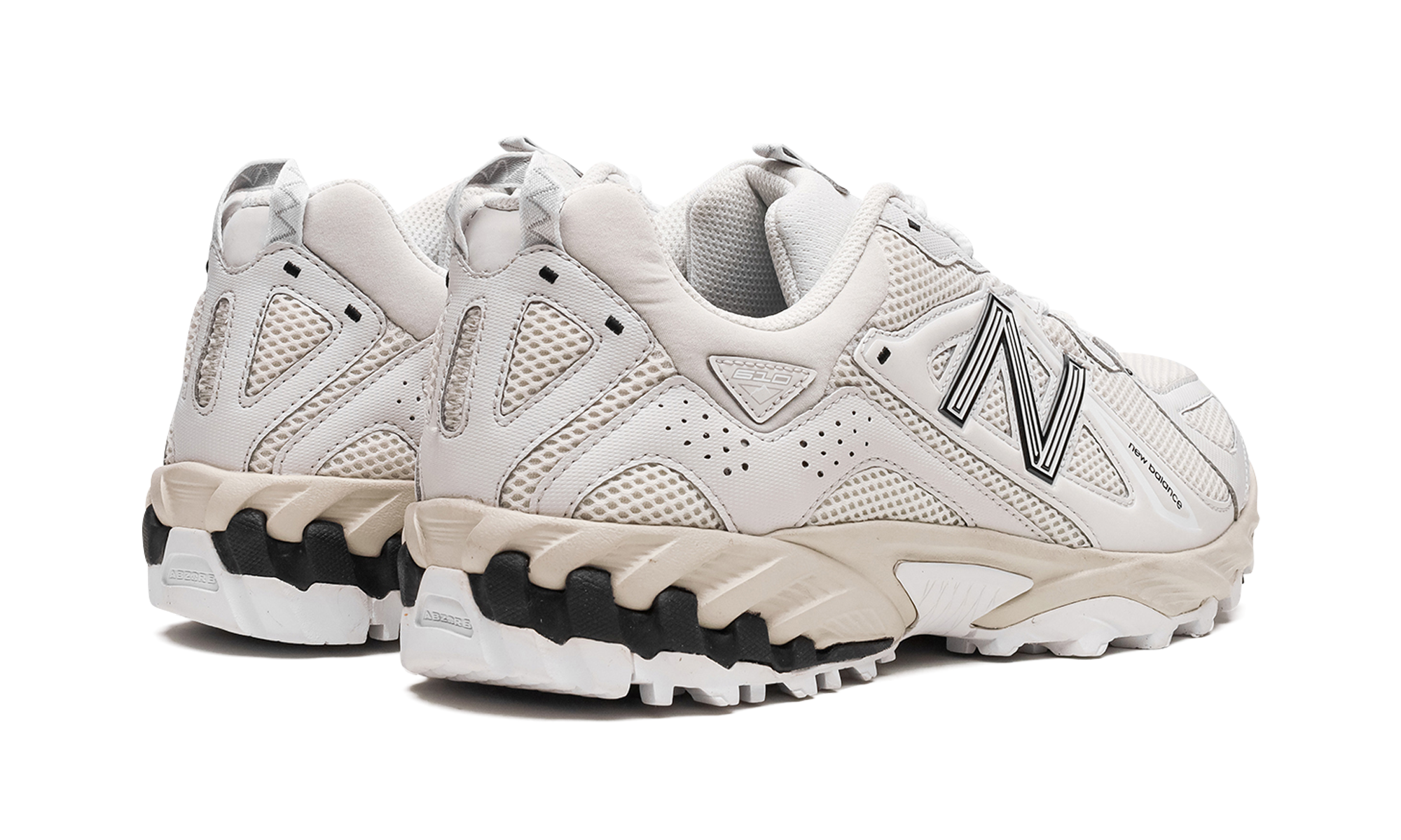 610 "Nimbus Cloud White"