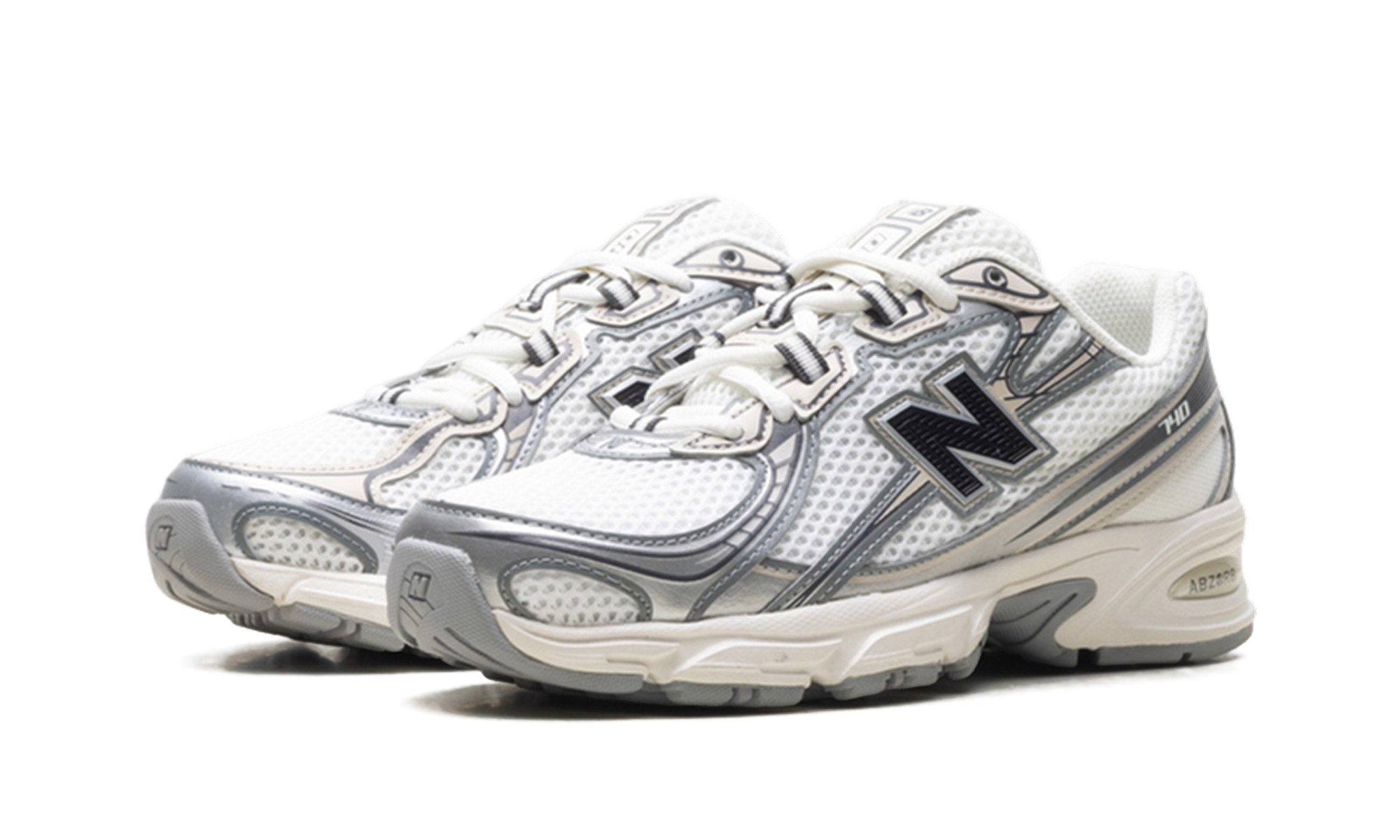 740 "White/linen/black"