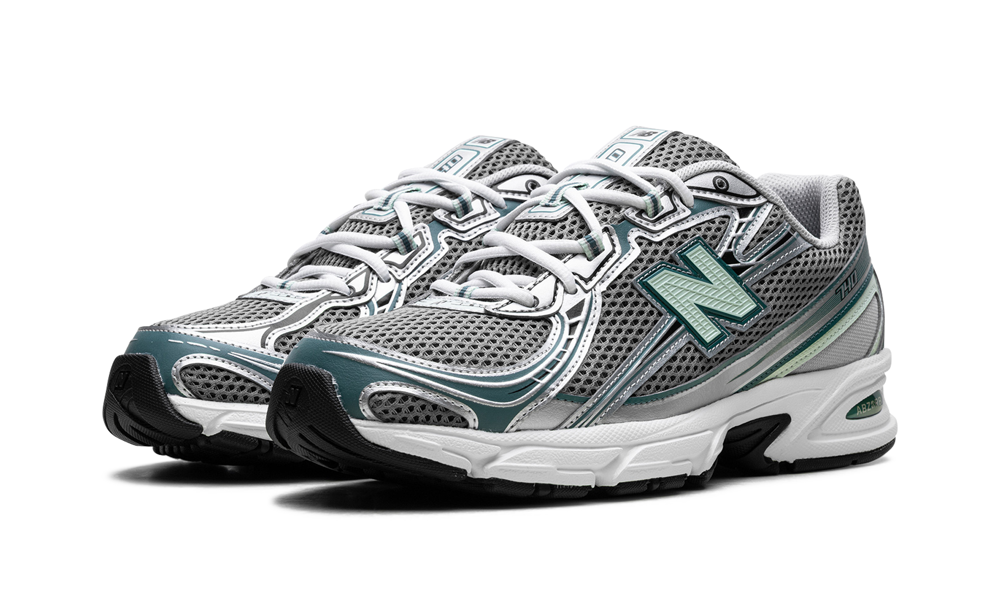740v2 "Silver Metallic New Spruce"