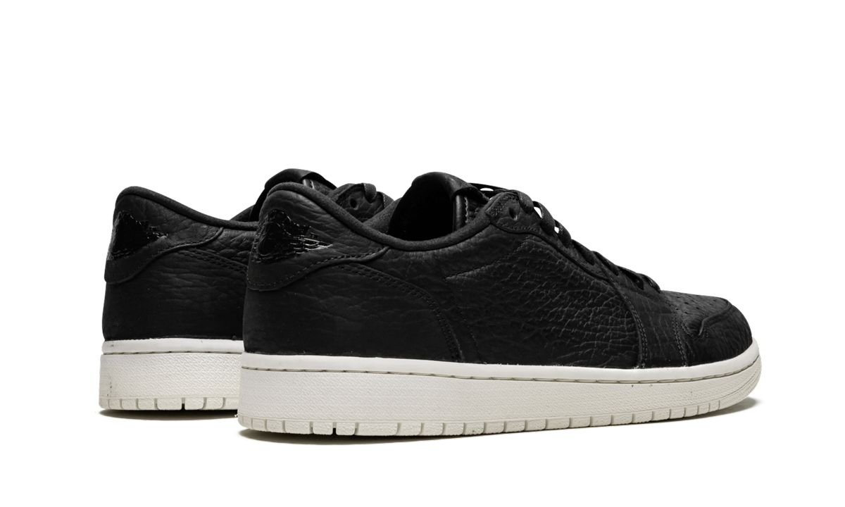 AJ 1 Low Swooshless "Black"