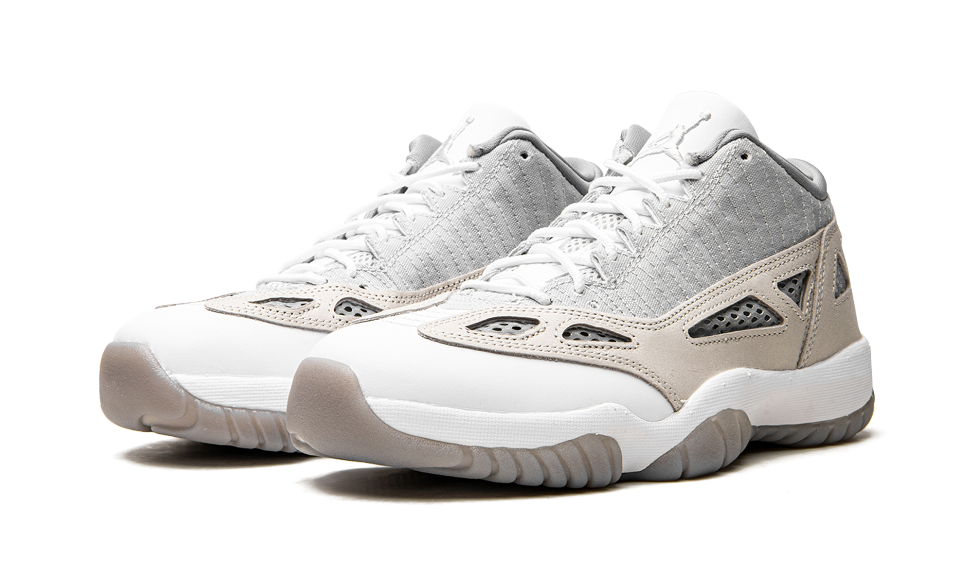 AJ 11 Retro Low Ie "'light Orewood Brown'"