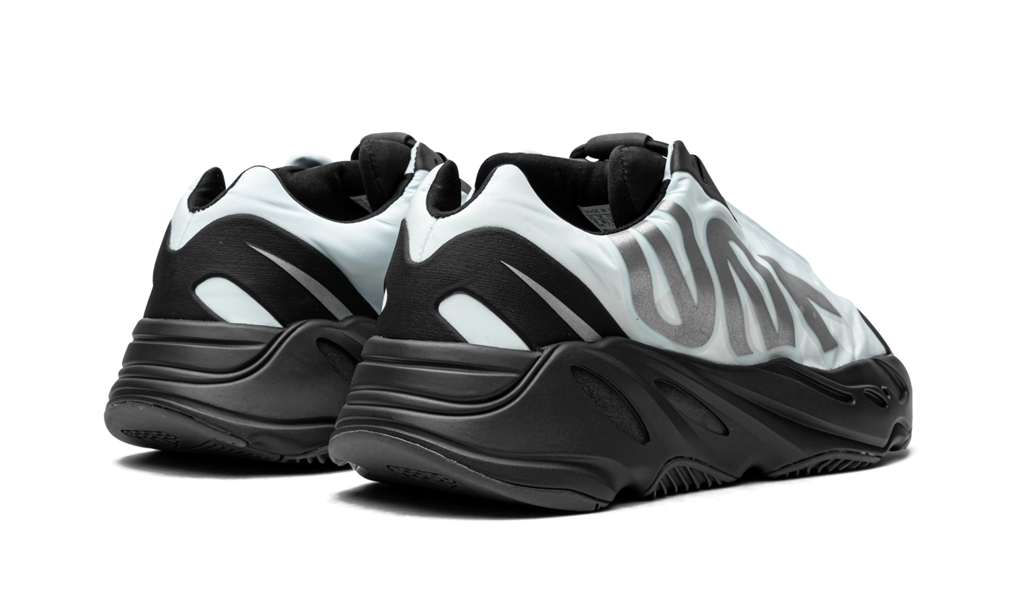 Boost 700 Mnvn "Blue Tint"