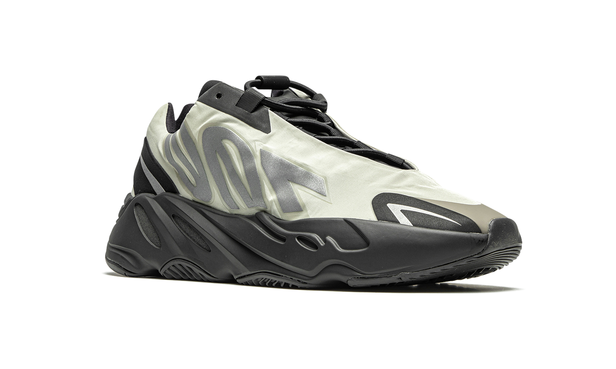 Boost 700 Mnvn "Bone"
