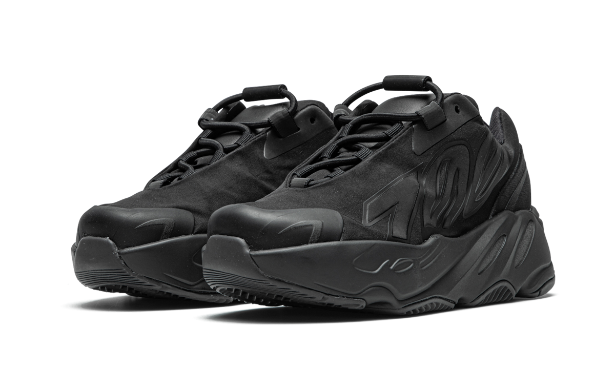 Boost 700 Mnvn Kids "Triple Black"