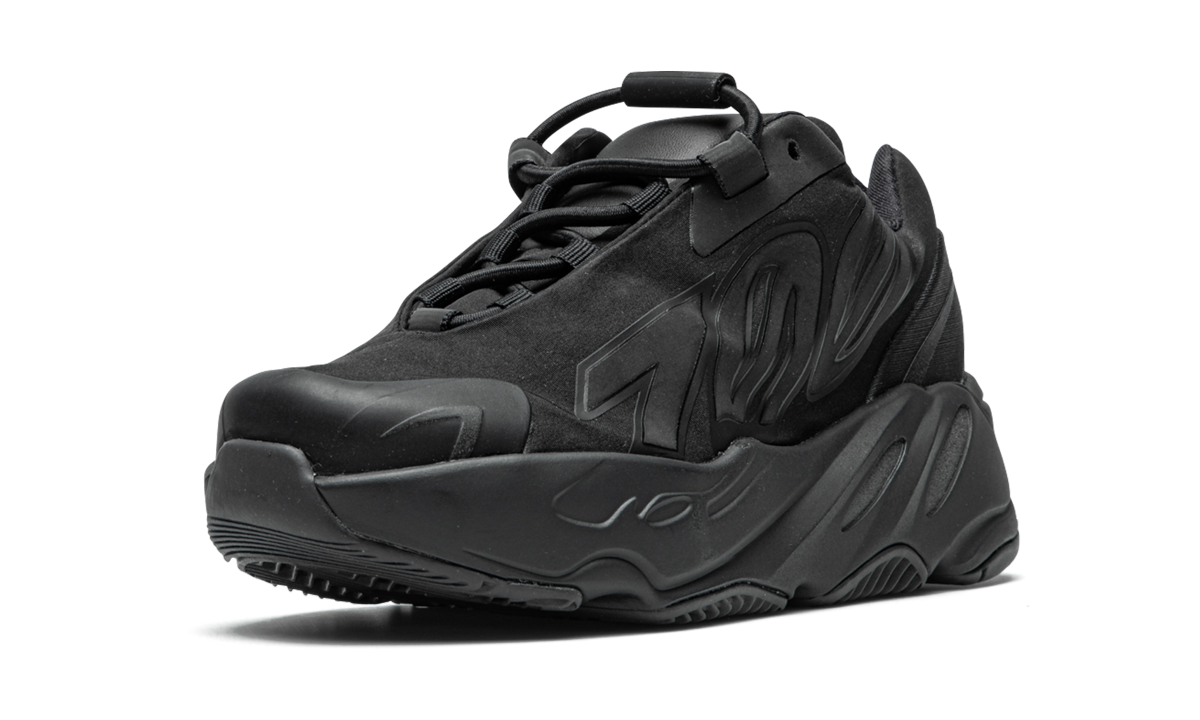 Boost 700 Mnvn Kids "Triple Black"