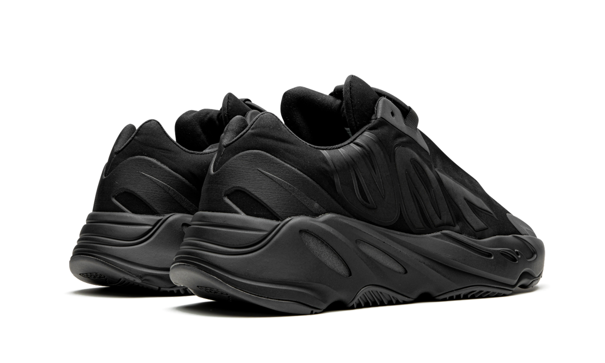 Boost 700 Mnvn "Triple Black"