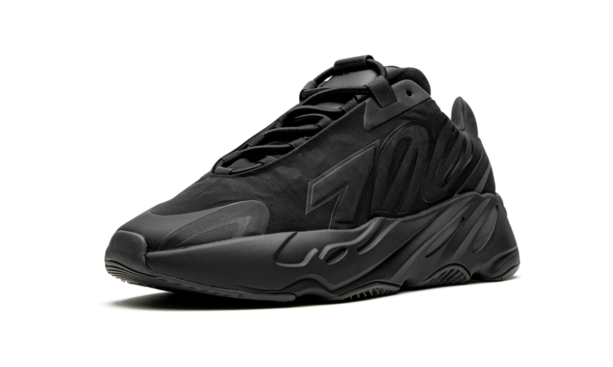 Boost 700 Mnvn "Triple Black"