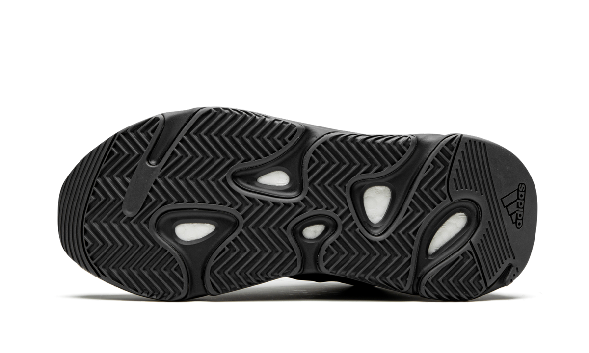 Boost 700 Mnvn "Triple Black"