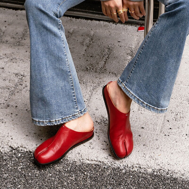 Casual Split Toe Leather Mules Flat Backless Slippers in Black/Red