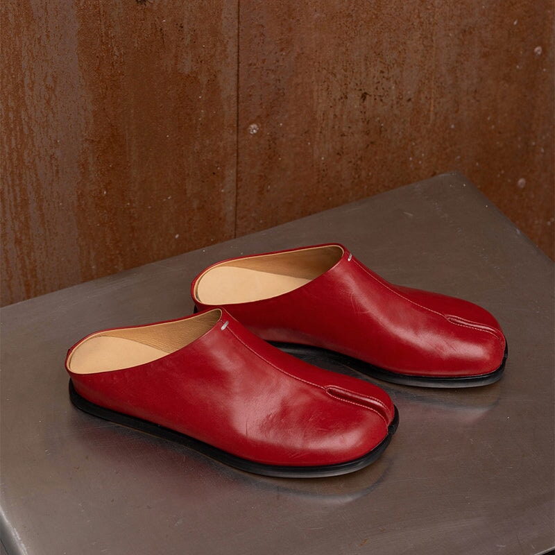 Casual Split Toe Leather Mules Flat Backless Slippers in Black/Red