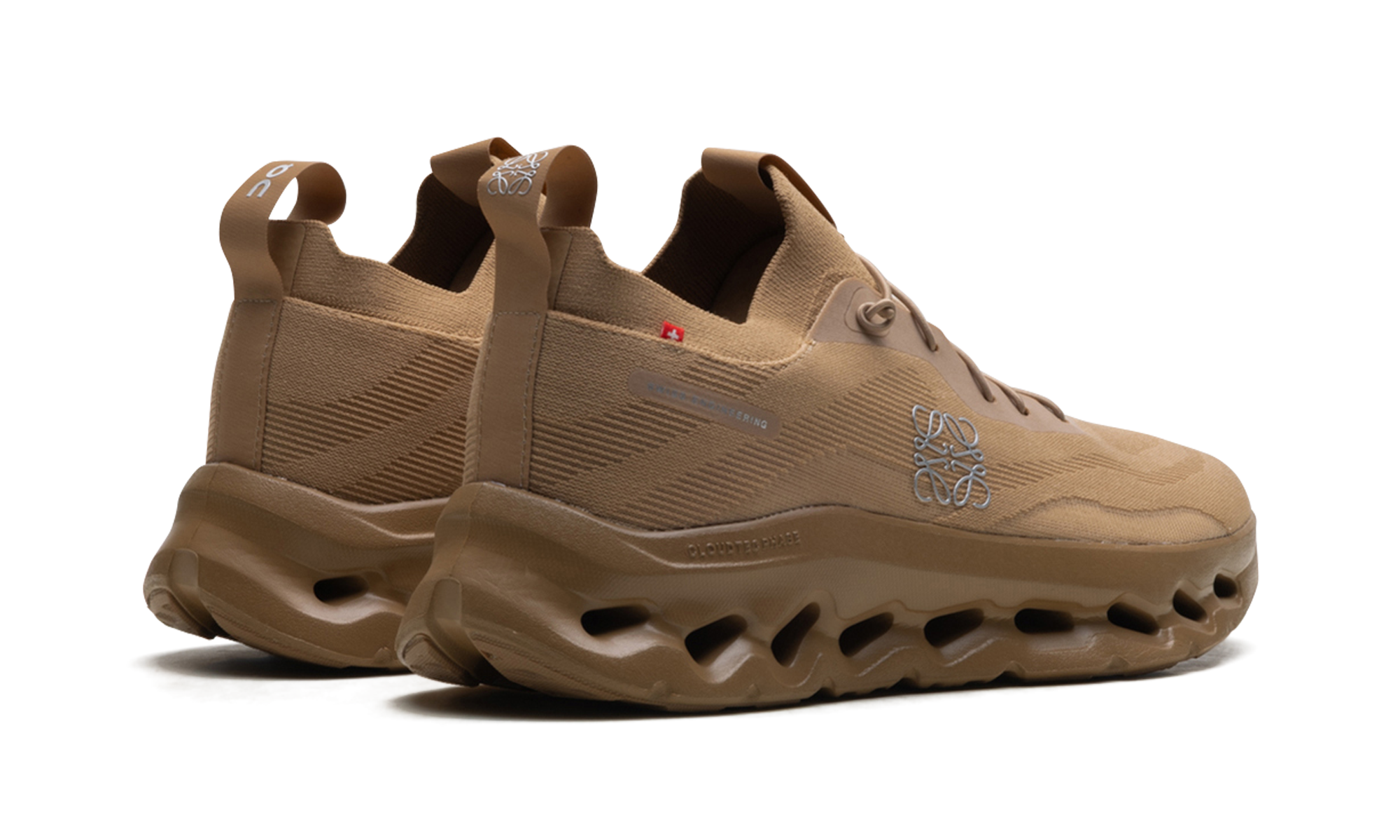 Cloudtilt "Loewe - Dark Sand"