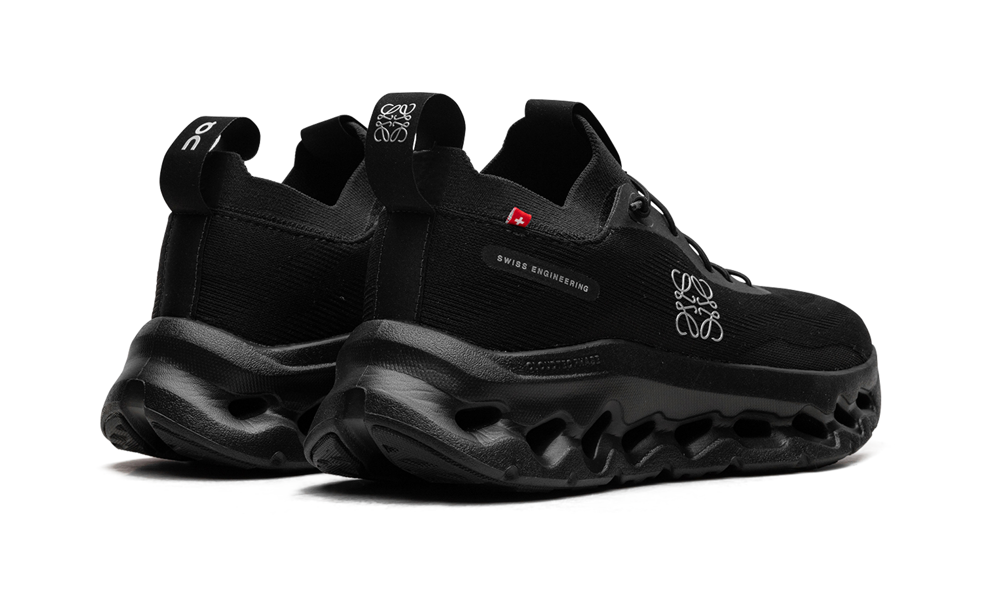 Cloudtilt Women "Loewe All Black"