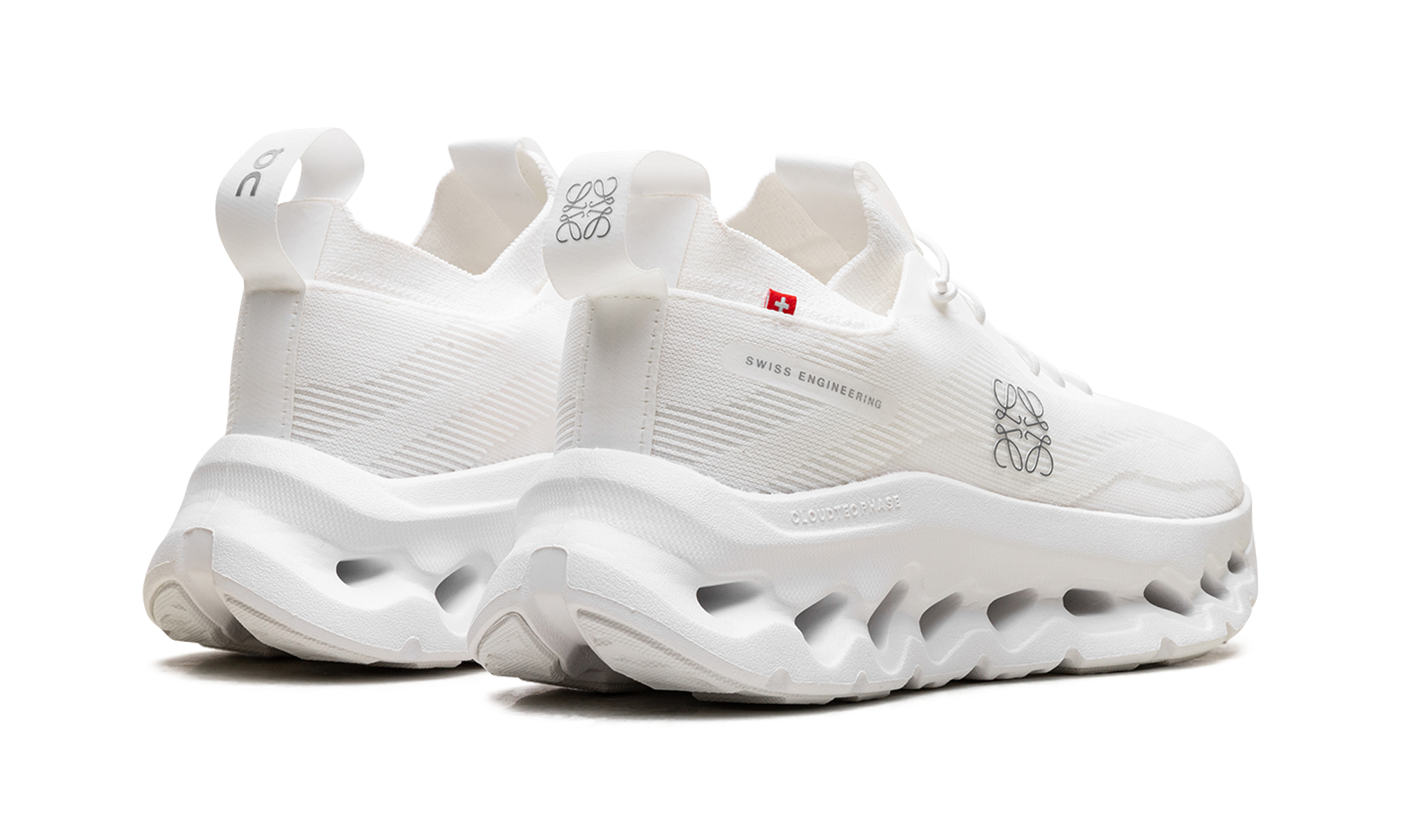 Cloudtilt Women "Loewe All White"