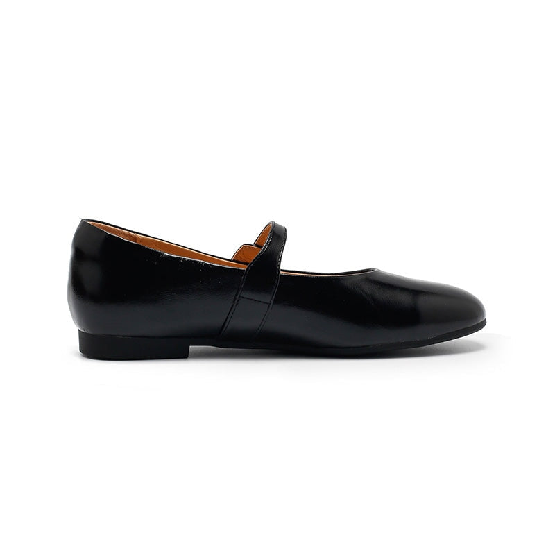Dwarves Classic Handmade Cowhide Mary Jane Flats in Beige/Black/Red