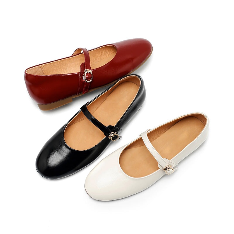 Dwarves Classic Handmade Cowhide Mary Jane Flats in Beige/Black/Red