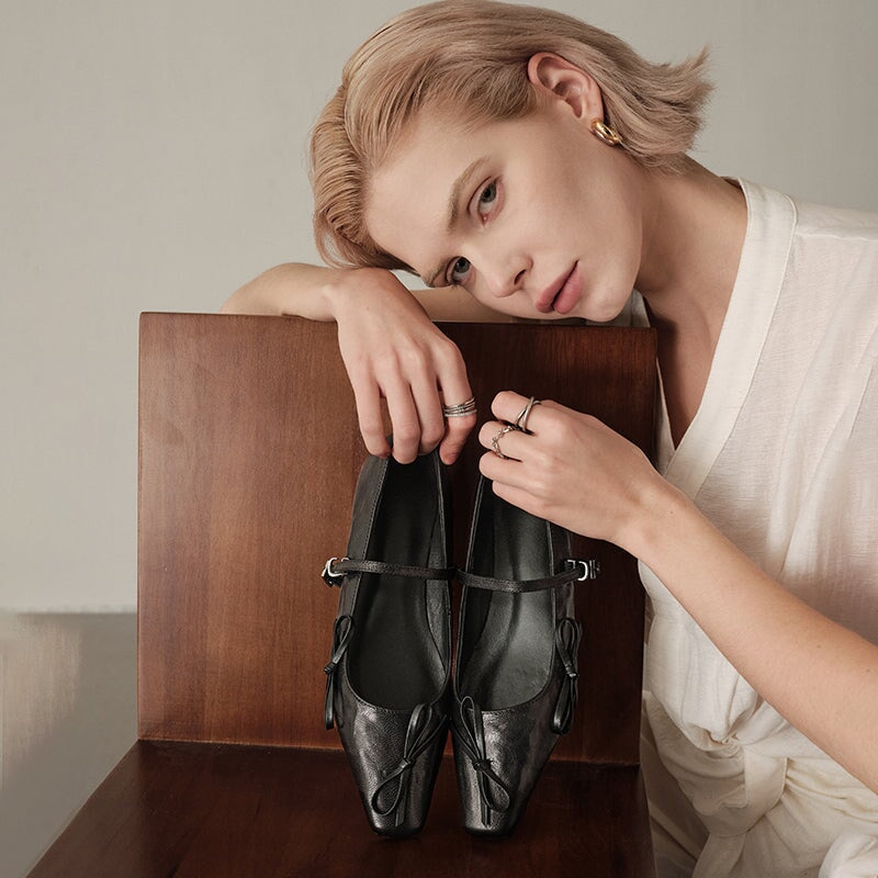 Elegant Bow Mary Jane Kitten Heels Handmade Textured Sheepskin Leather Pumps in Black/Beige