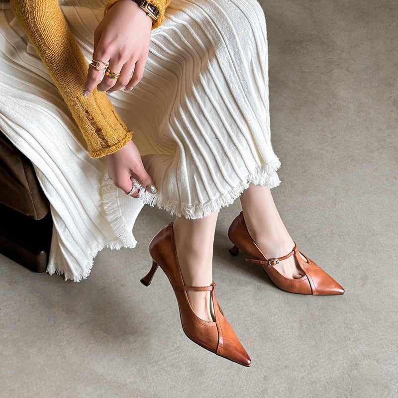 Elegant Pointed Toe T-Strap Kitten Heel Pumps 70mm Sheepskin Dress Shoes in Black/Brown