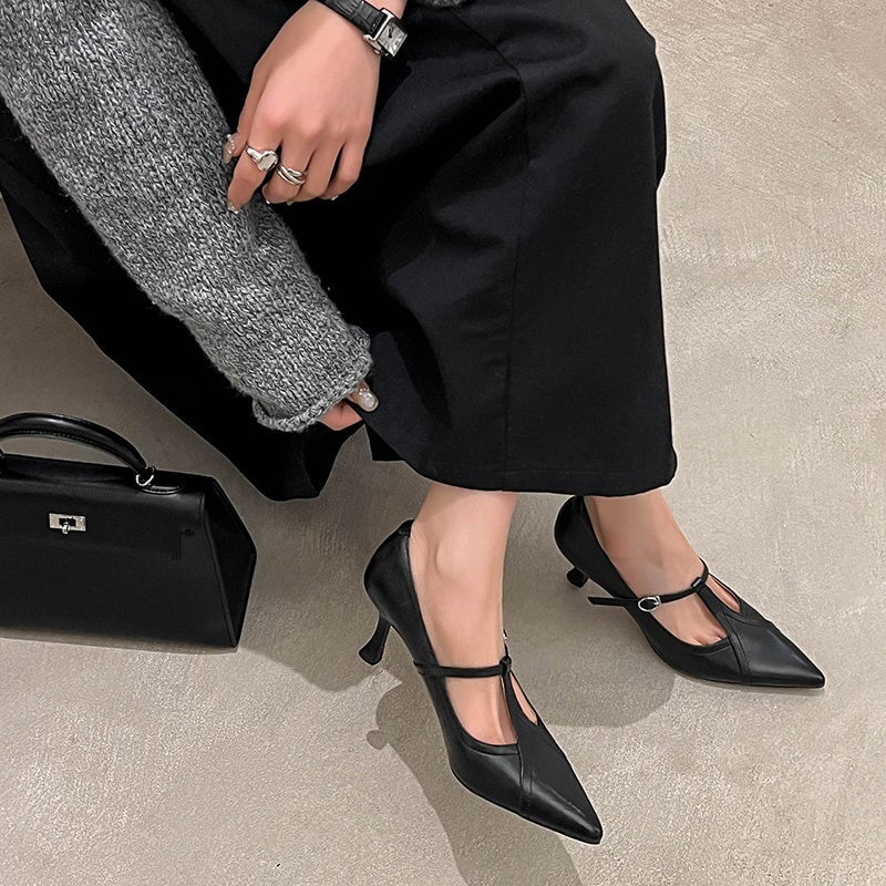 Elegant Pointed Toe T-Strap Kitten Heel Pumps 70mm Sheepskin Dress Shoes in Black/Brown