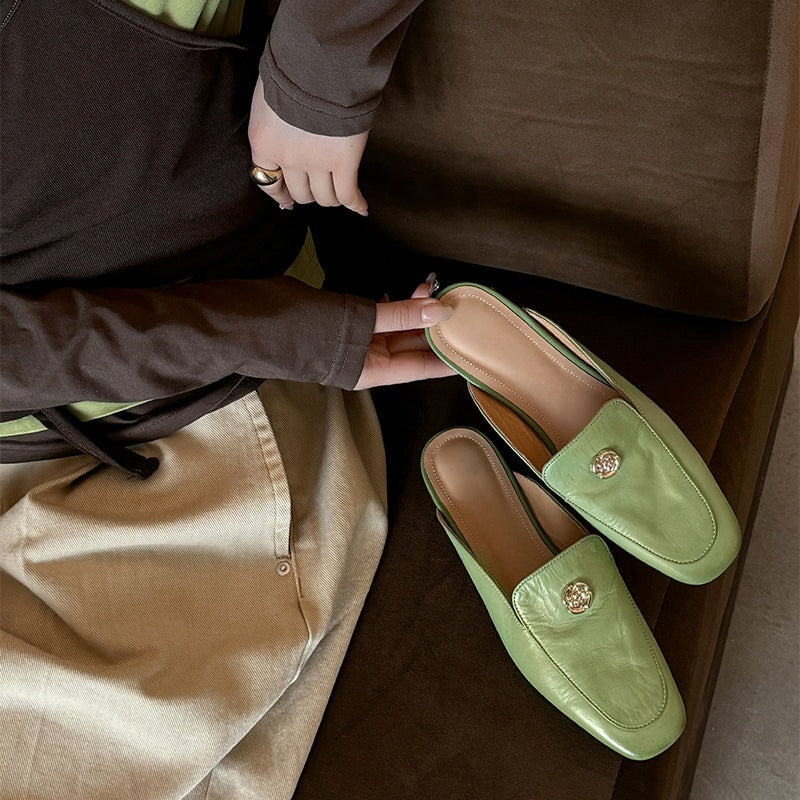 Fashion Backless Loafers Leather Flat Mules with Metal Camellia in Green/Pink/Black