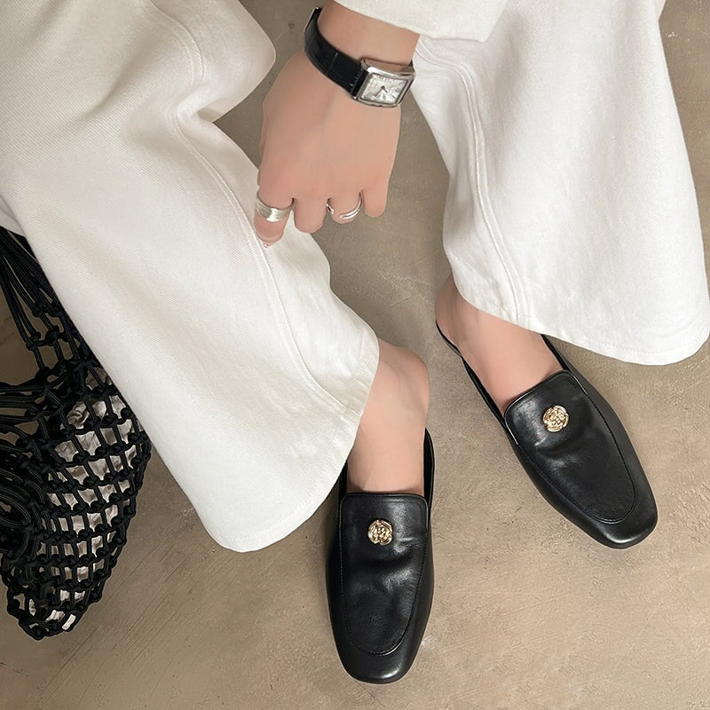 Fashion Backless Loafers Leather Flat Mules with Metal Camellia in Green/Pink/Black