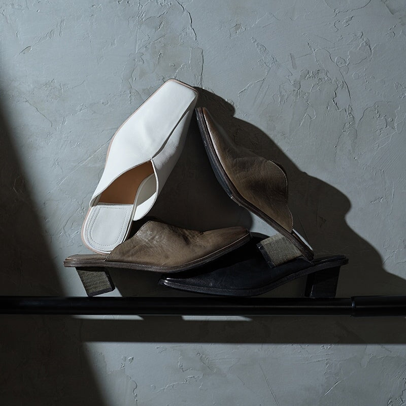 Handmade Horse Leather Square Toe Mules Closed-Toe British Style Slippers in White/Grey/Black
