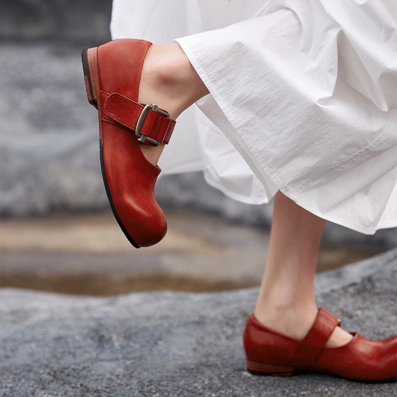 Handmade Vintage Big Toe Round Horse Leather Mary Jane Shoes with Buckle in Red/Black