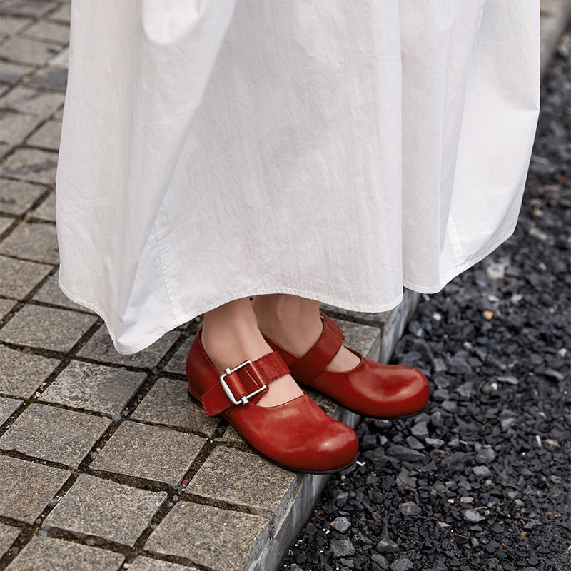Handmade Vintage Big Toe Round Horse Leather Mary Jane Shoes with Buckle in Red/Black