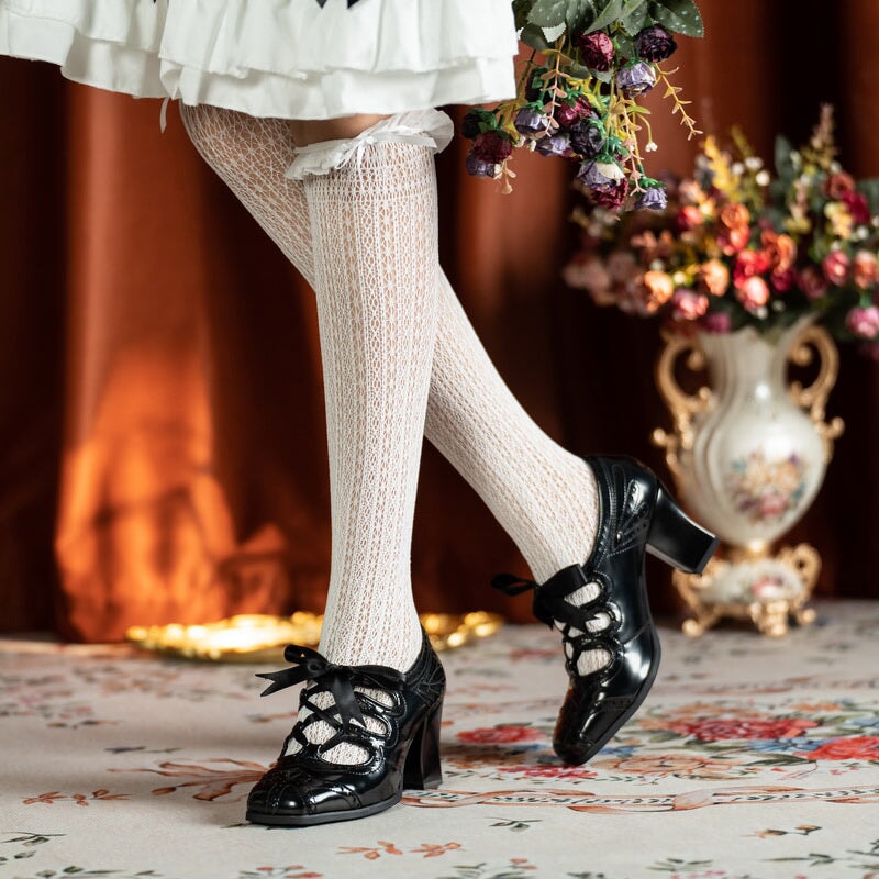 Handmade Vintage Leather Mary Jane Pumps for Women Retro Brogue Lace-Up Square Toe Shoes in Beige/Black