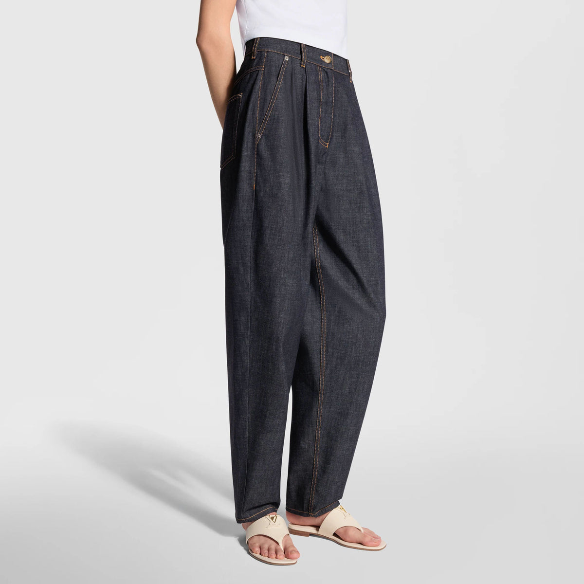 Women's Wide-Cut Pleat Jeans