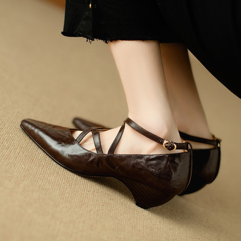 Kitten Heel Pointed Toe Mary Jane Shoes Vintage Sheepskin Pumps for Women in Black/Brown