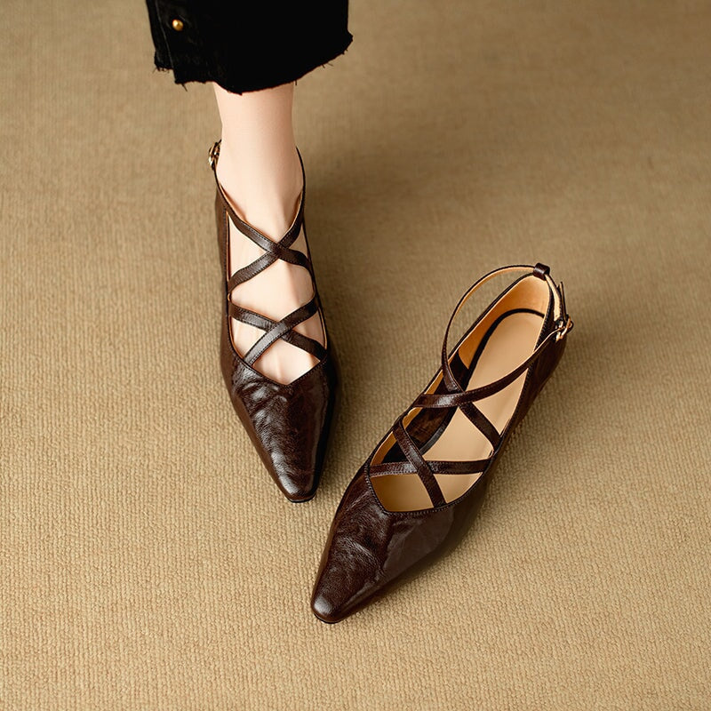 Kitten Heel Pointed Toe Mary Jane Shoes Vintage Sheepskin Pumps for Women in Black/Brown