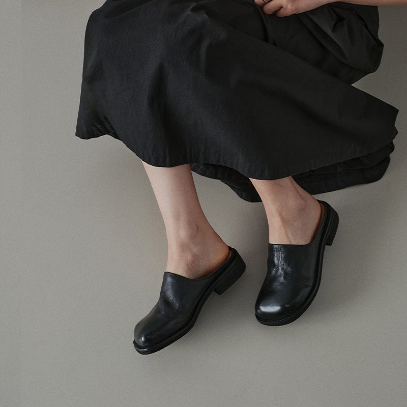 Minimalist Leather Mules for Women Round Toe Summer Slippers in Black/Wine Red