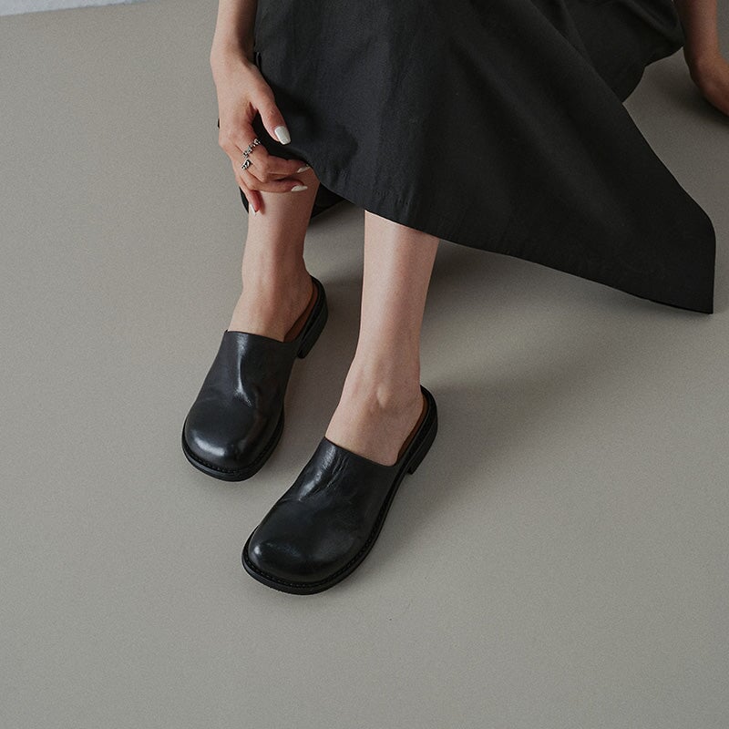 Minimalist Leather Mules for Women Round Toe Summer Slippers in Black/Wine Red