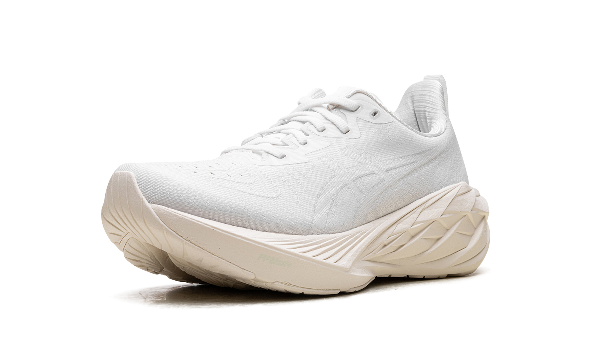 Novablast 4 "White / White"