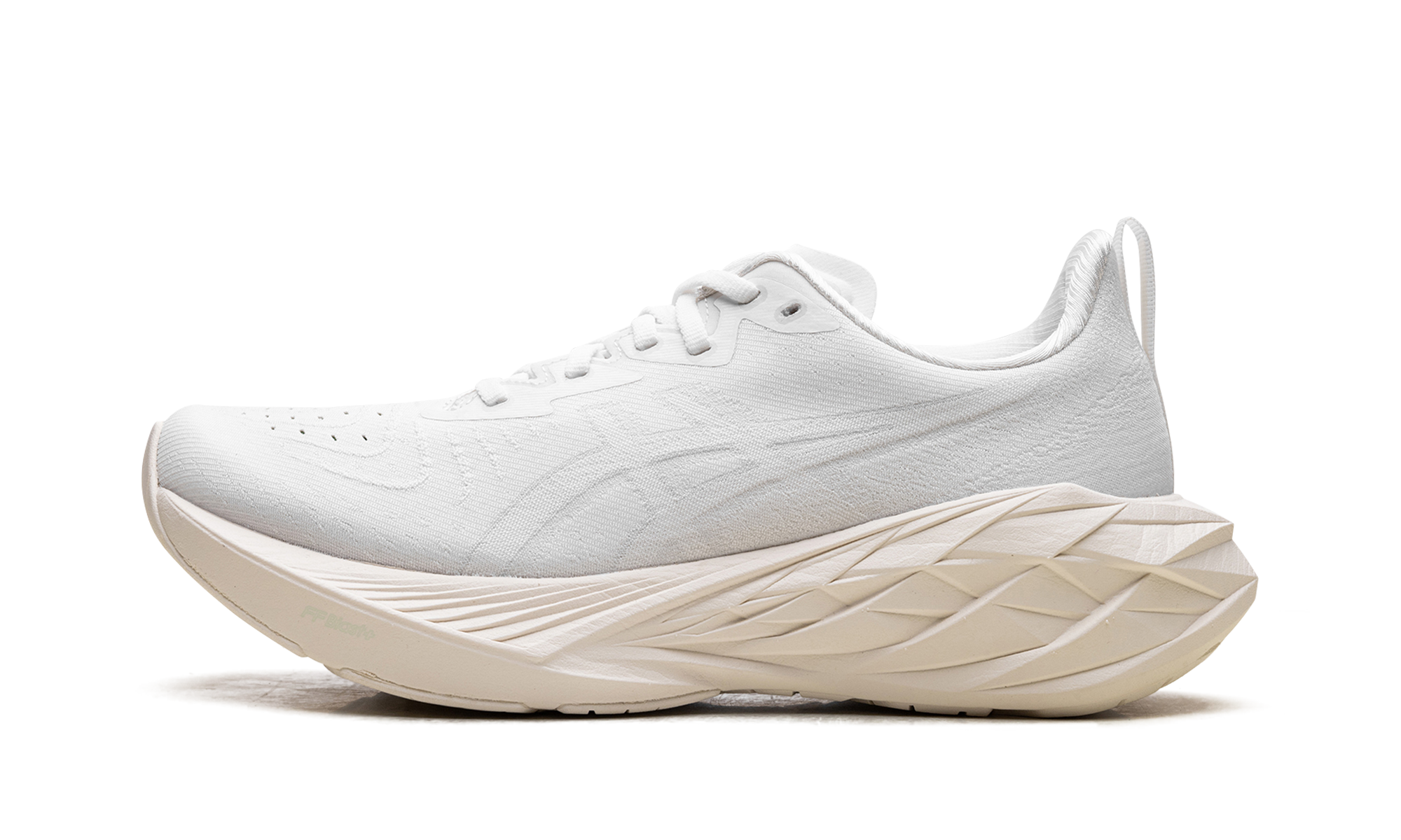 Novablast 4 "White / White"