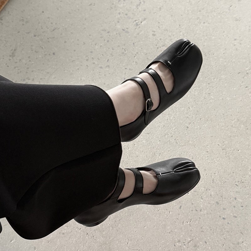 Split Toe Mary Jane Flats Double Strap Soft Leather Tabi Shoes for Women in Black/Brown