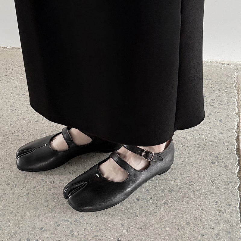 Split Toe Mary Jane Flats Double Strap Soft Leather Tabi Shoes for Women in Black/Brown