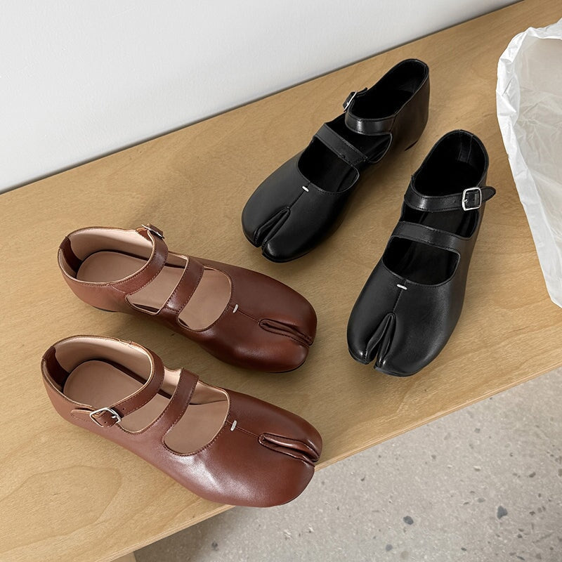 Split Toe Mary Jane Flats Double Strap Soft Leather Tabi Shoes for Women in Black/Brown